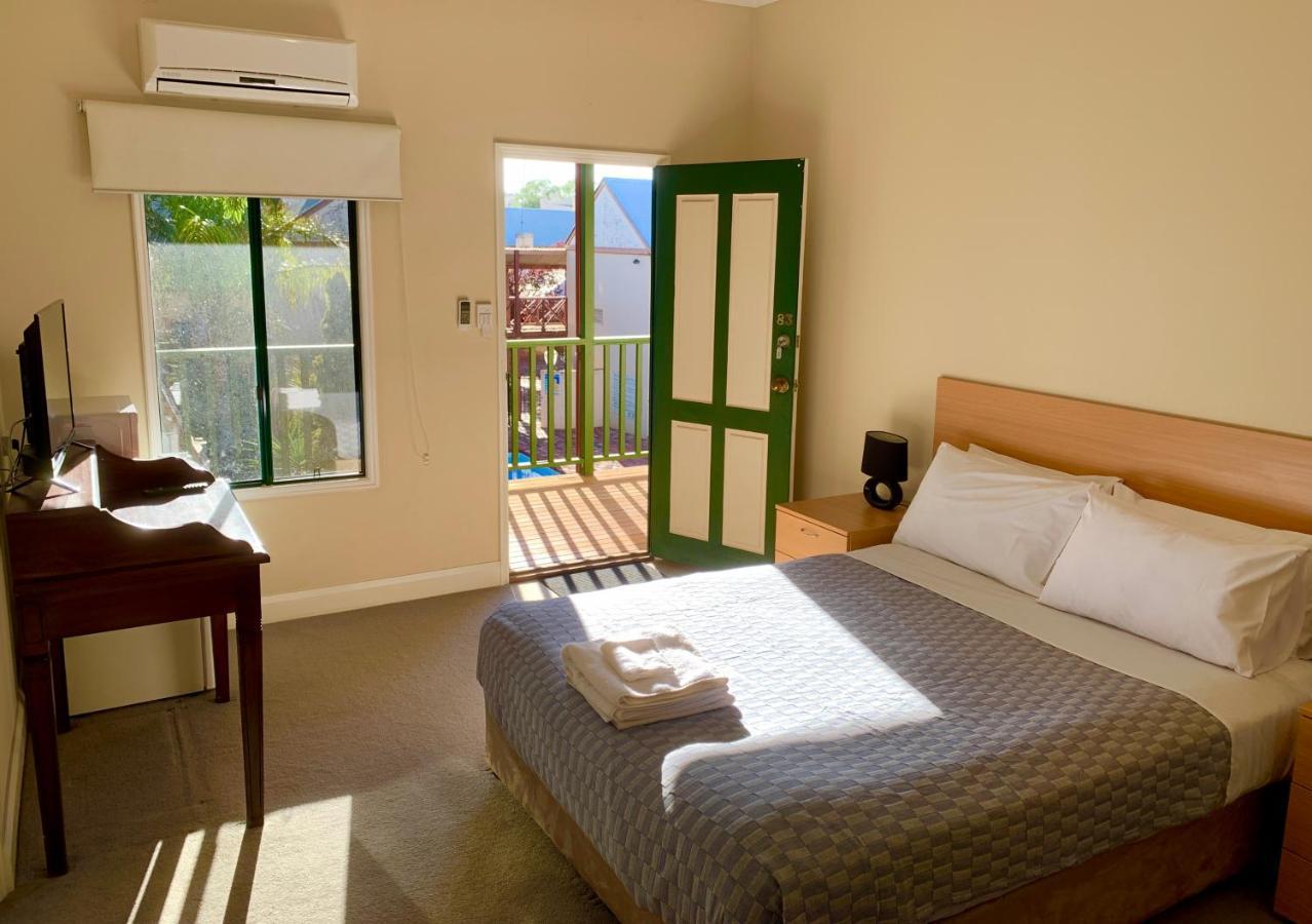 Settlers Hotel Йорк Екстер'єр фото