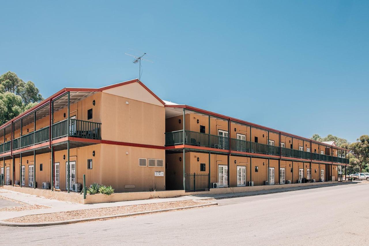 Settlers Hotel Йорк Екстер'єр фото