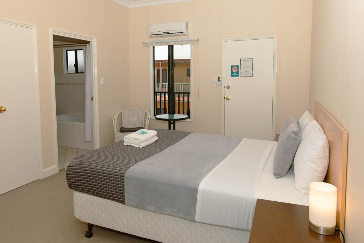 Settlers Hotel Йорк Екстер'єр фото